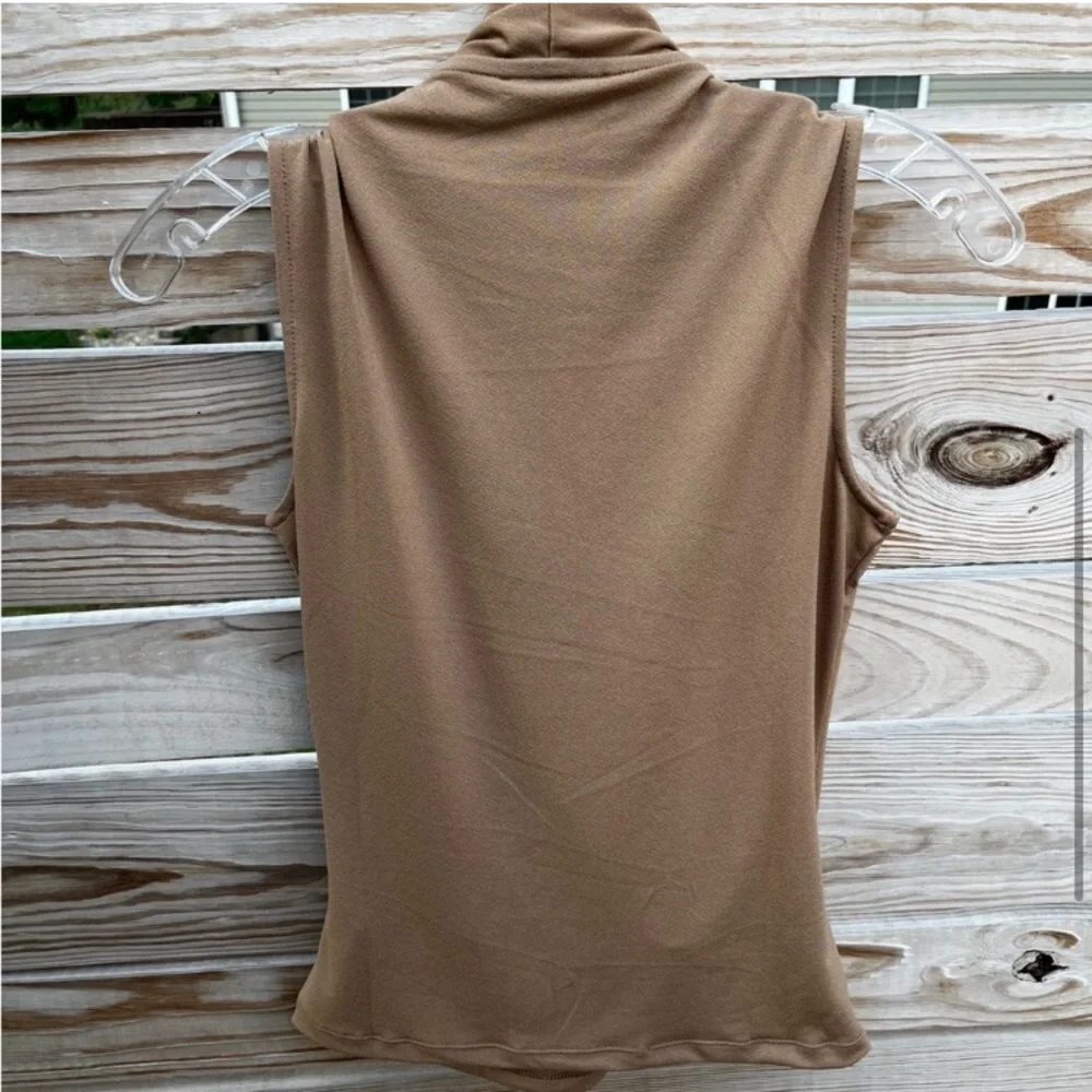 T Tahari top size XS - Picture 3 of 4